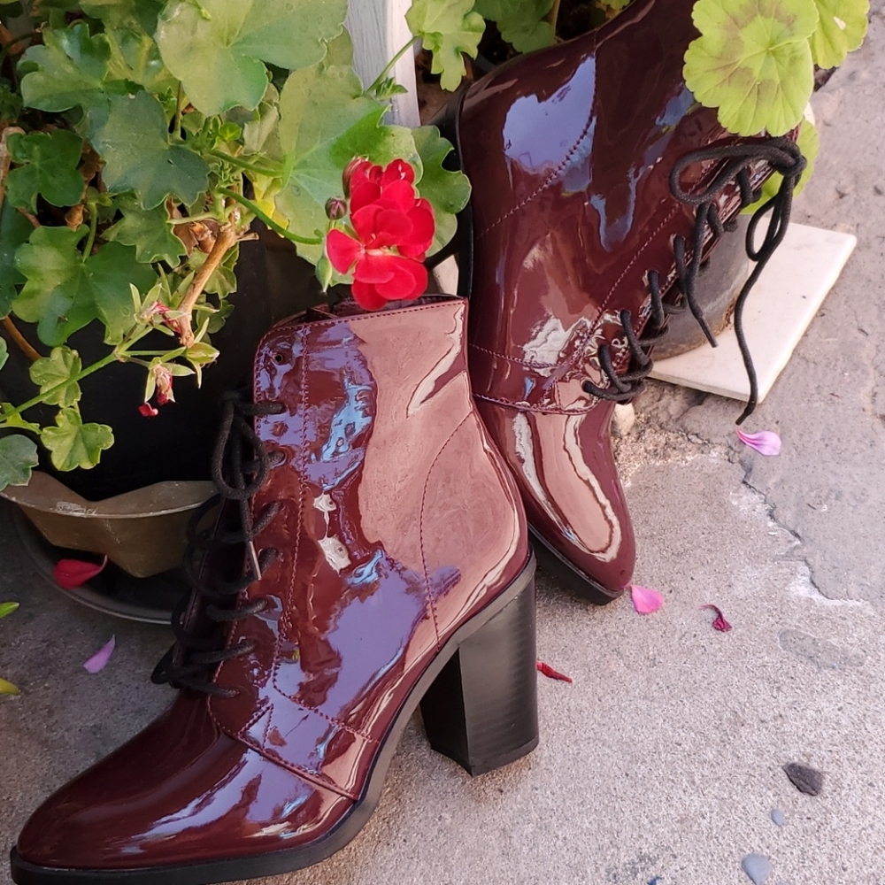 FOREVER 21: Burgundy thick heel boots